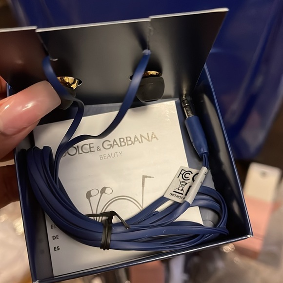 Dolce & Gabbana Earbuds - Picture 3 of 3